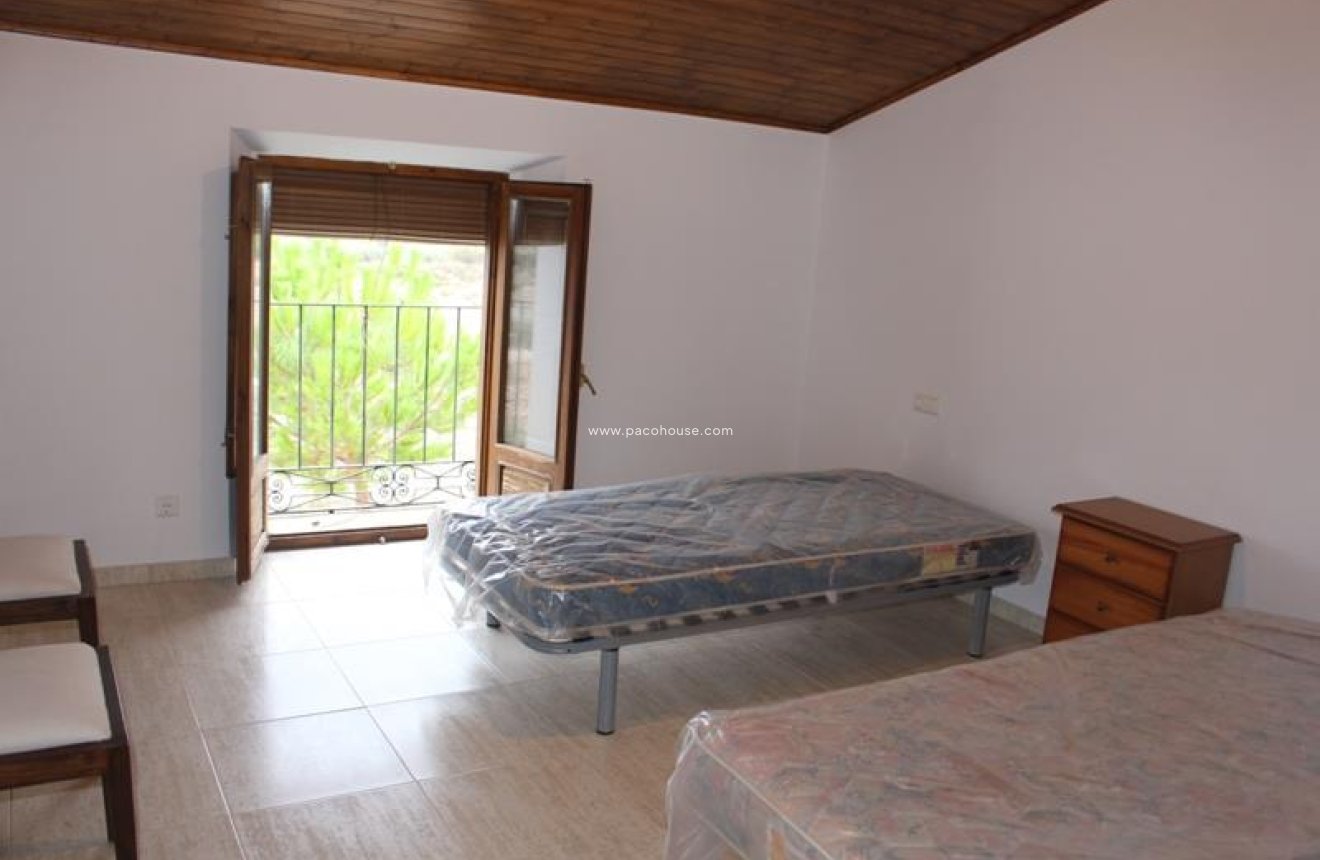 Reventa - Country House -
La Parroquia
