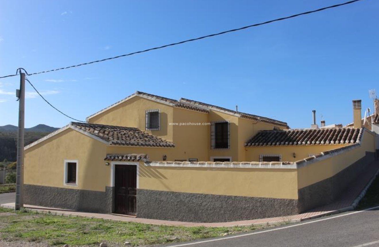 Reventa - Country House -
La Parroquia