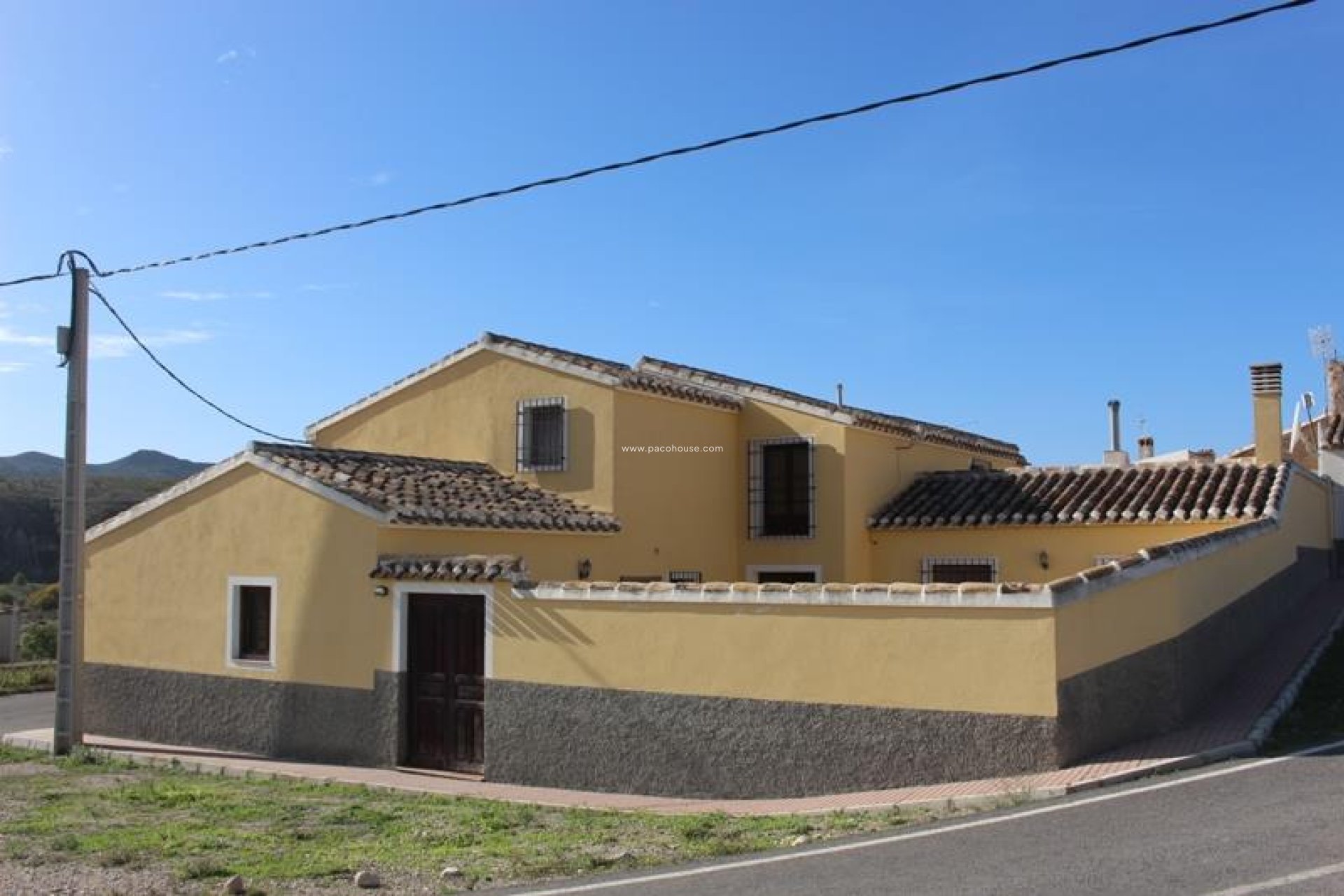 Reventa - Country House -
La Parroquia