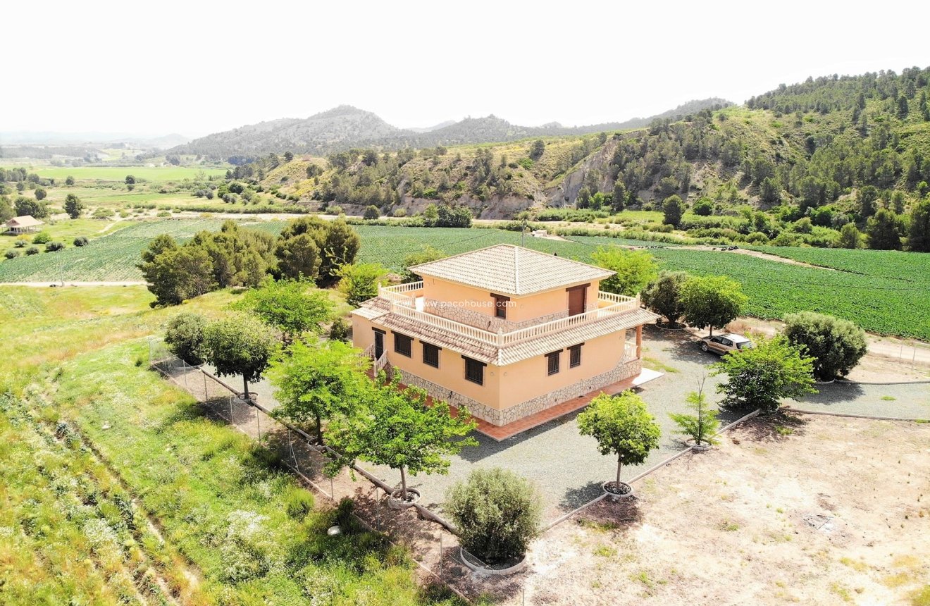 Reventa - Villa -
La Parroquia