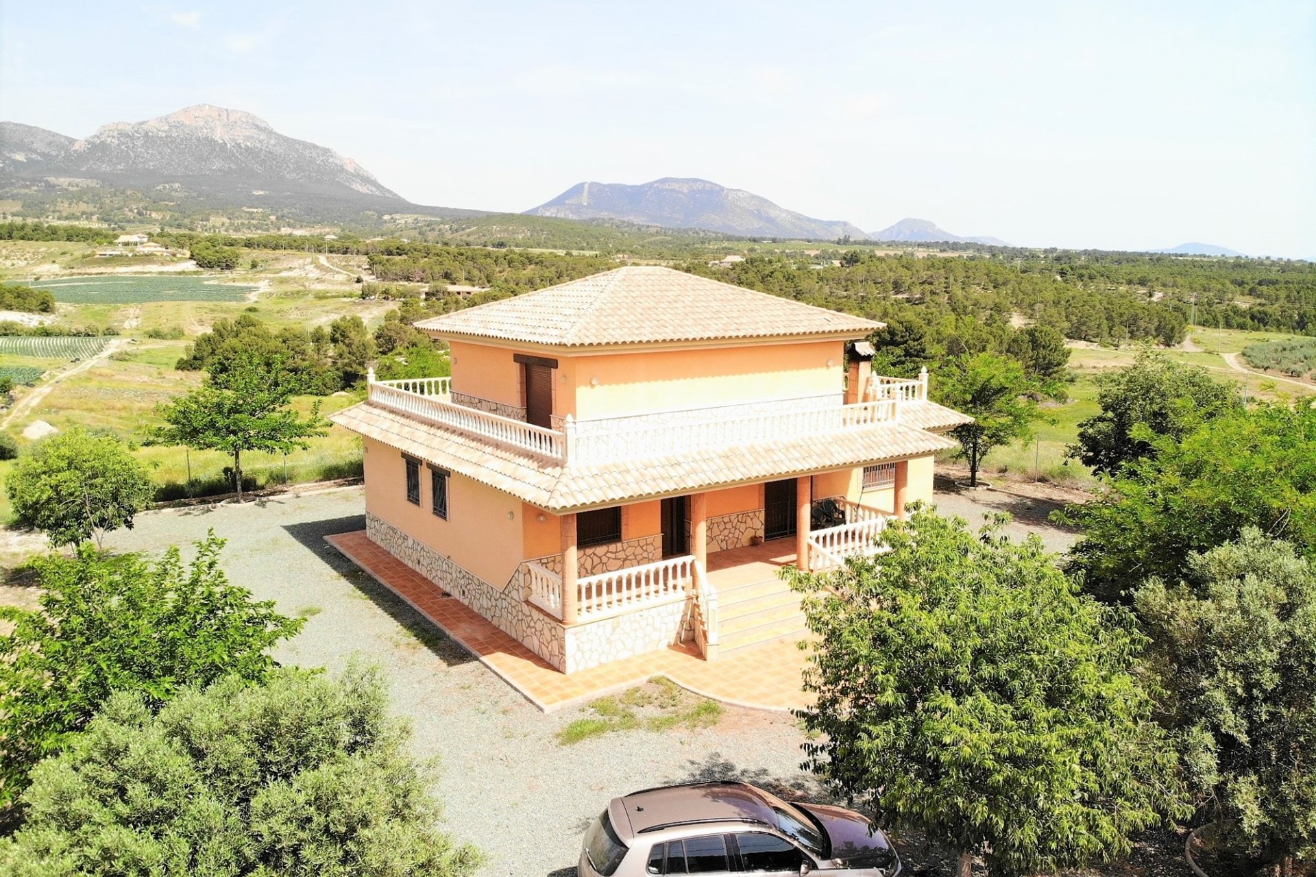 Reventa - Villa -
La Parroquia