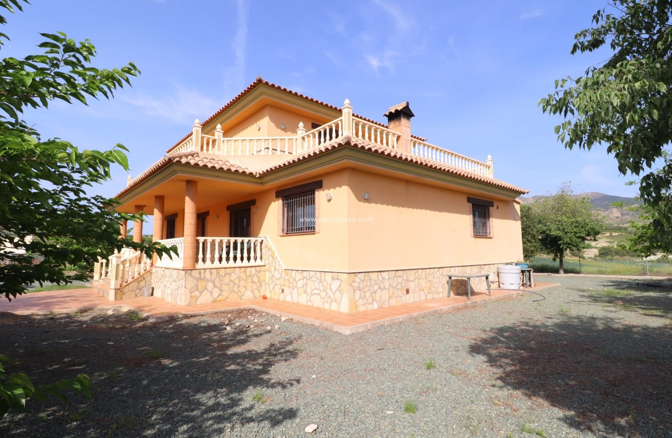 Reventa - Villa -
La Parroquia