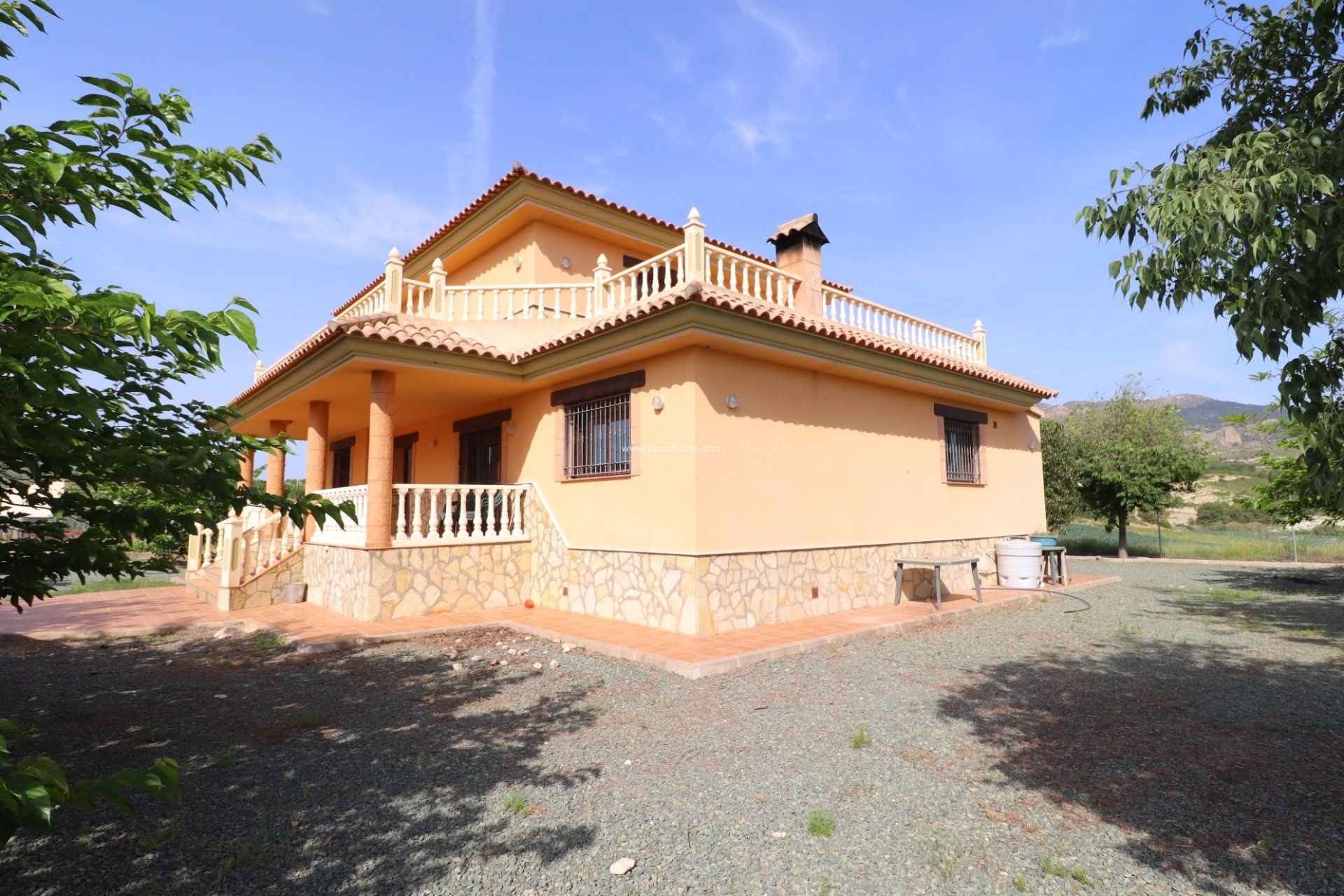 Reventa - Villa -
La Parroquia