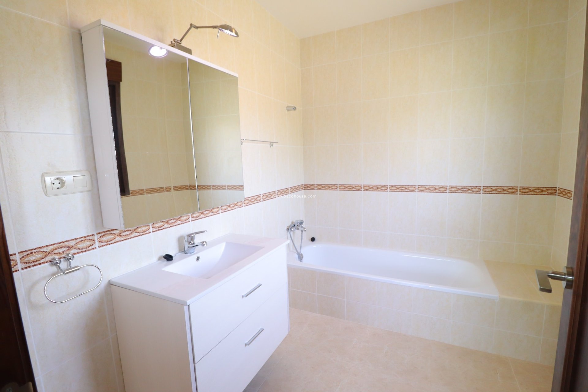 Reventa - Villa -
La Parroquia