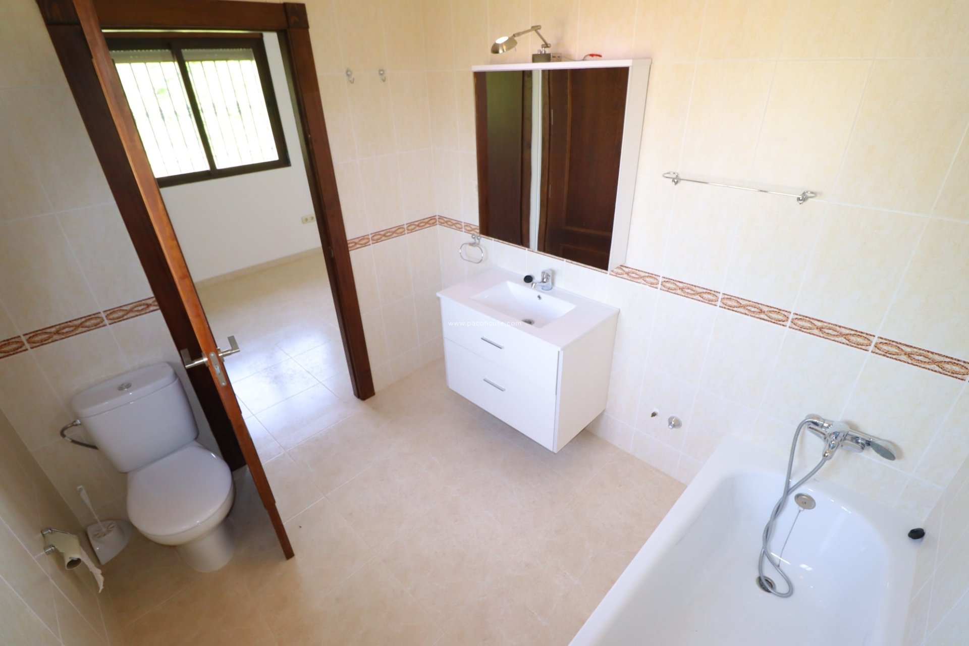 Reventa - Villa -
La Parroquia