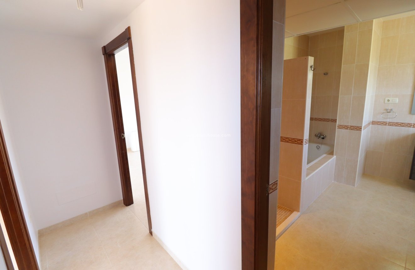 Reventa - Villa -
La Parroquia