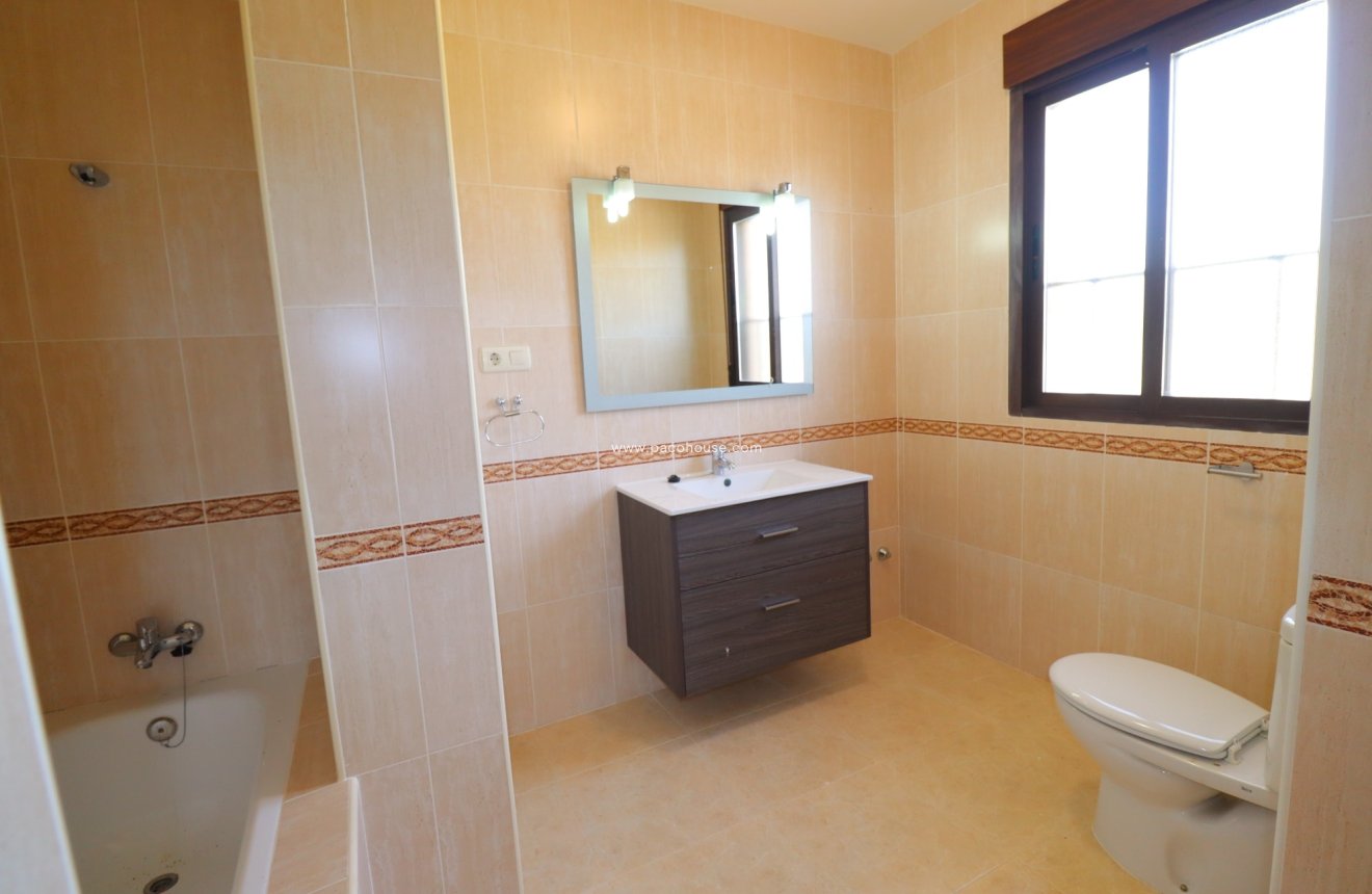 Reventa - Villa -
La Parroquia