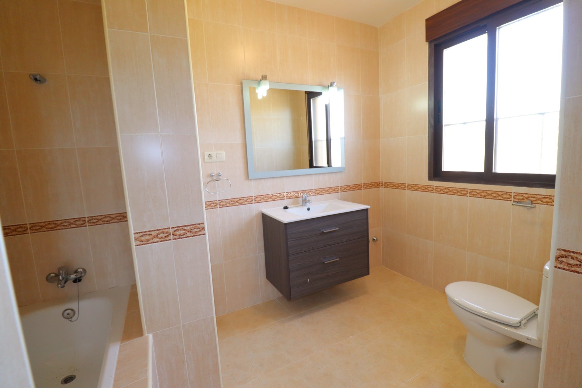 Reventa - Villa -
La Parroquia