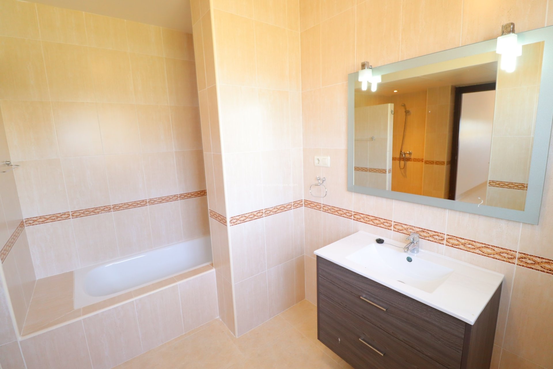 Reventa - Villa -
La Parroquia