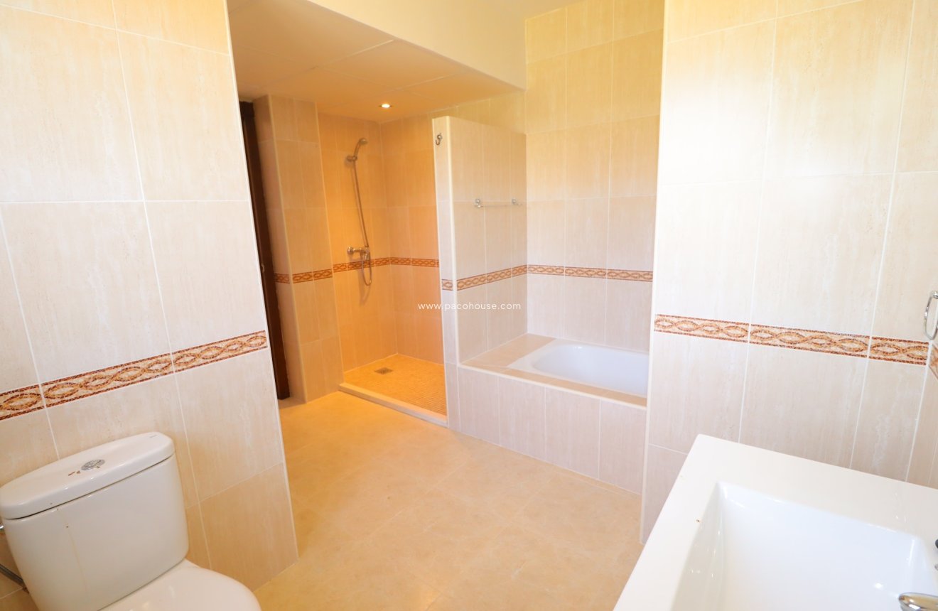 Reventa - Villa -
La Parroquia