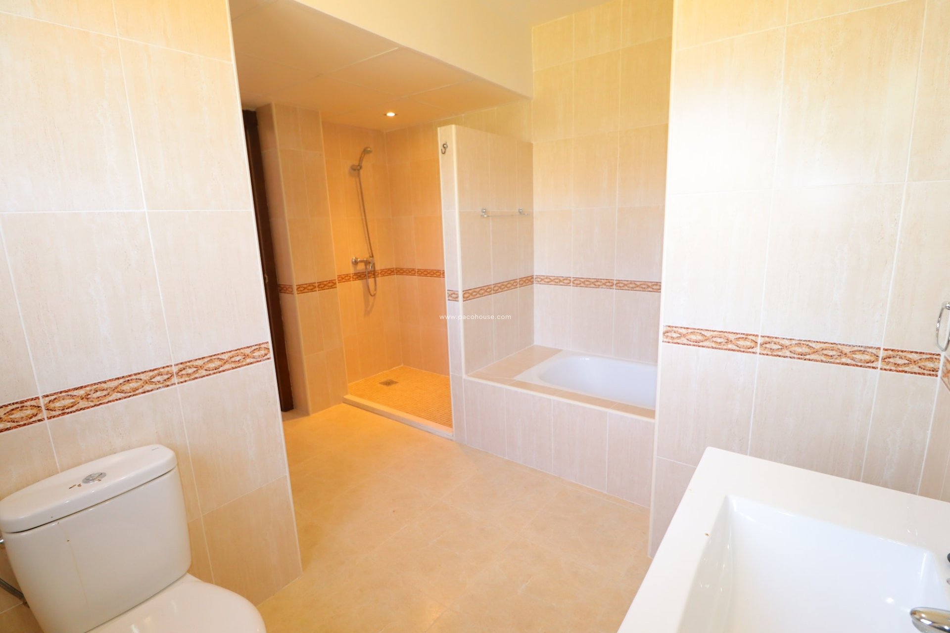 Reventa - Villa -
La Parroquia