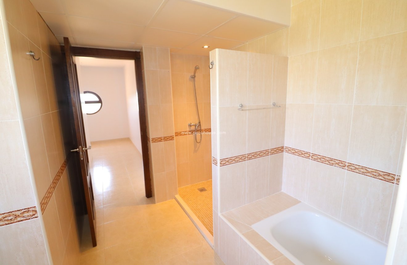 Reventa - Villa -
La Parroquia