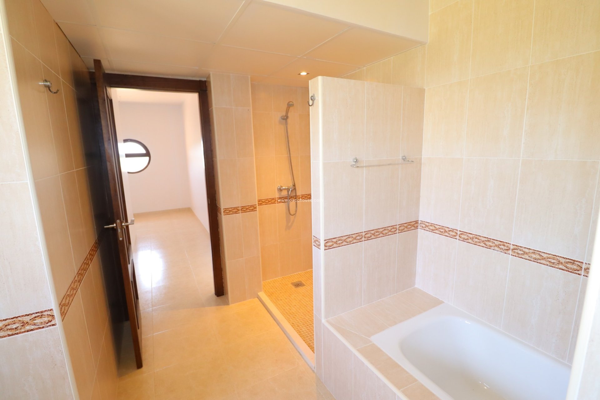 Reventa - Villa -
La Parroquia