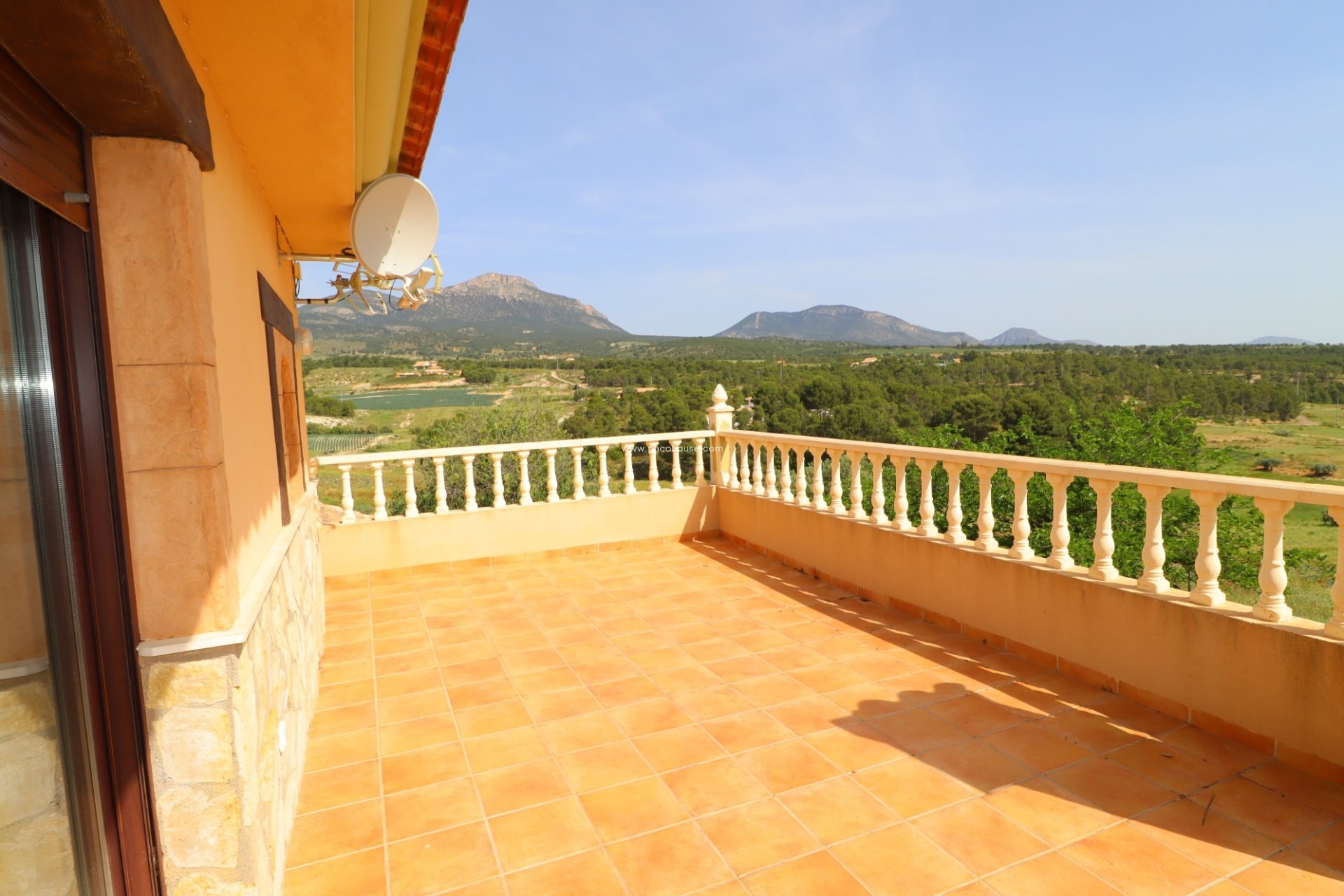 Reventa - Villa -
La Parroquia