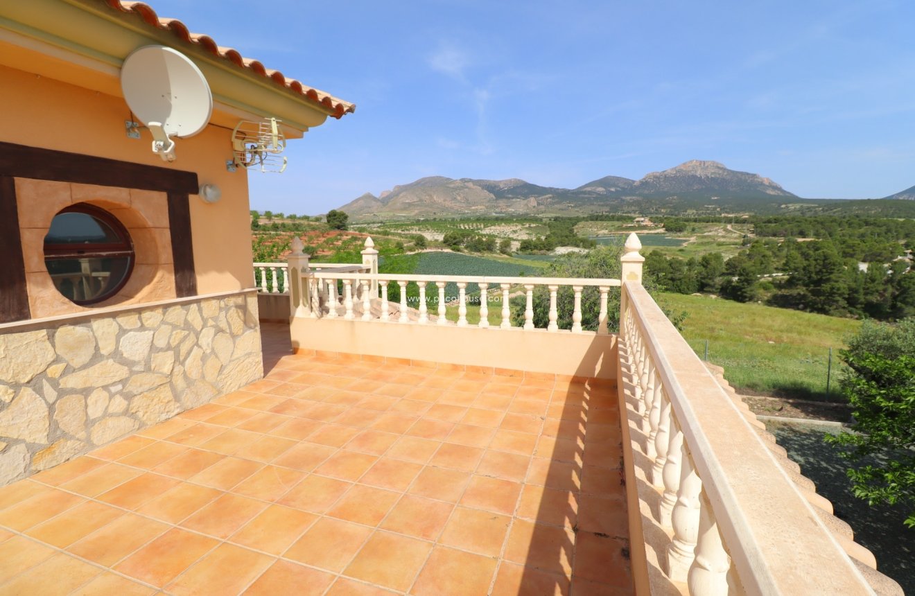 Reventa - Villa -
La Parroquia