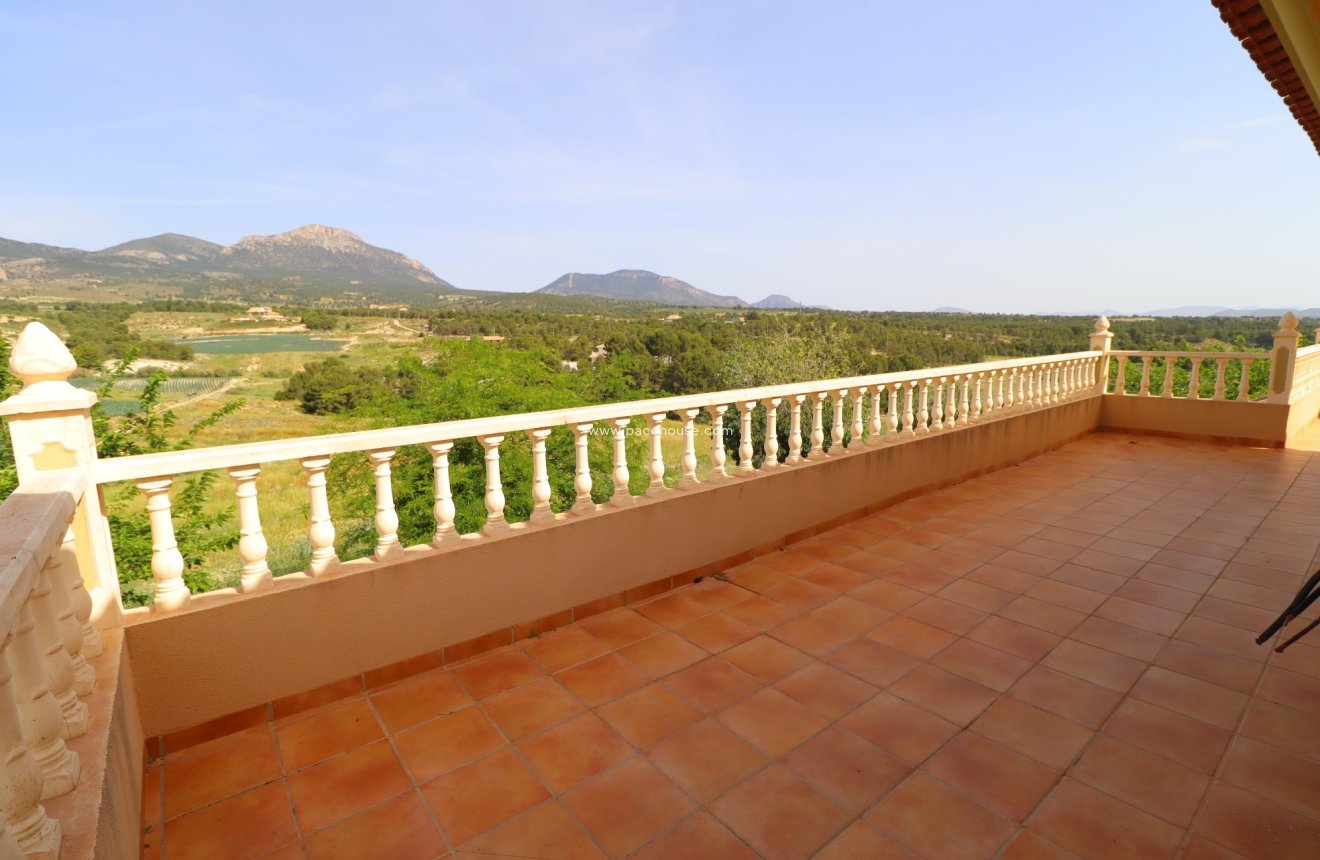 Reventa - Villa -
La Parroquia