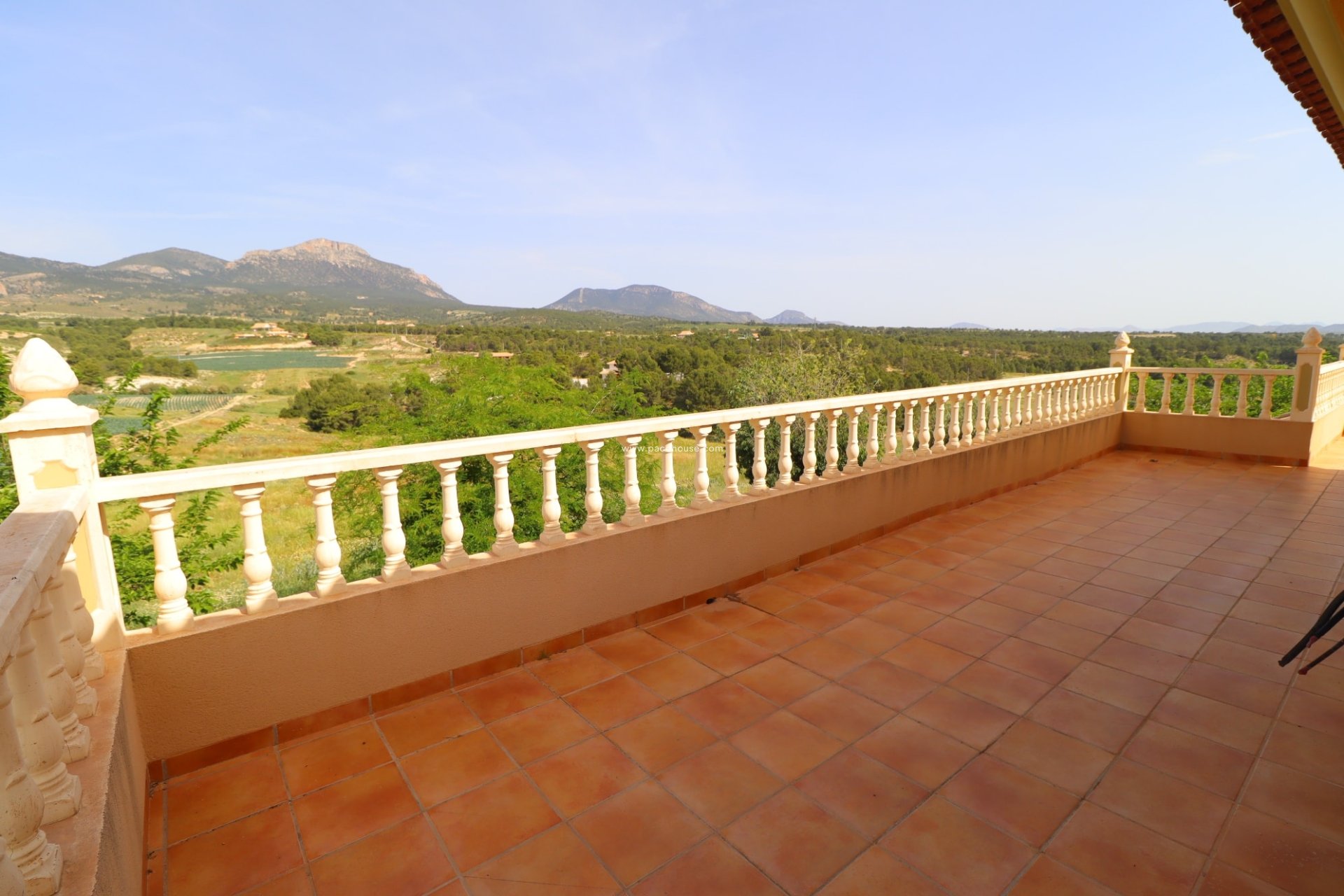 Reventa - Villa -
La Parroquia