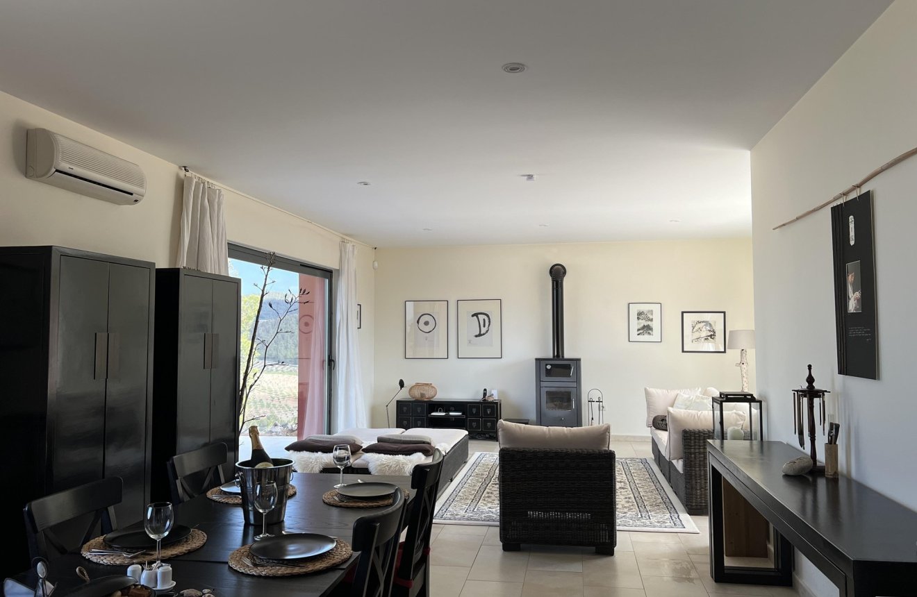 Reventa - Villa -
La Parroquia