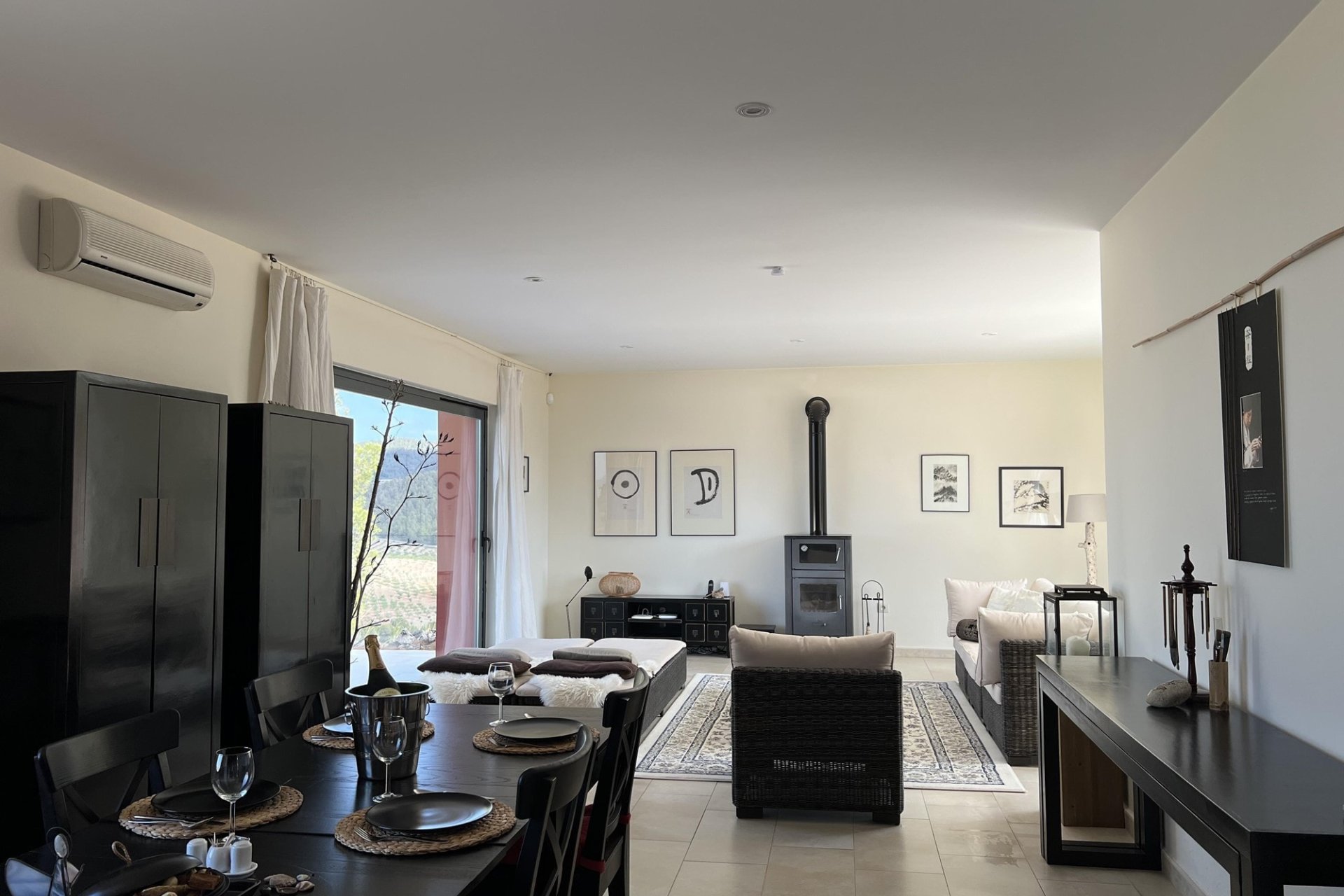 Reventa - Villa -
La Parroquia