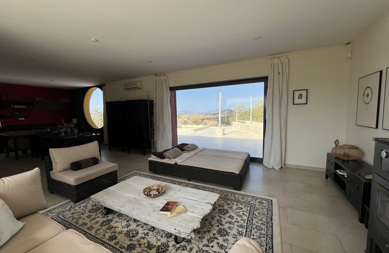 Reventa - Villa -
La Parroquia