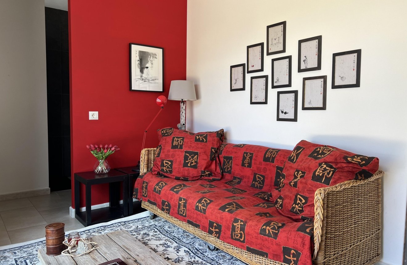 Reventa - Villa -
La Parroquia