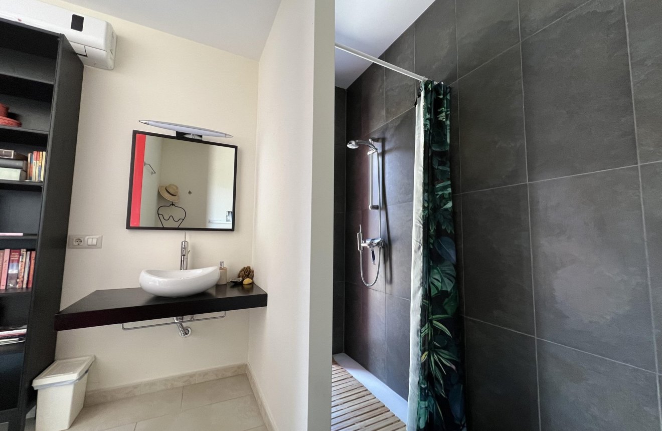 Reventa - Villa -
La Parroquia