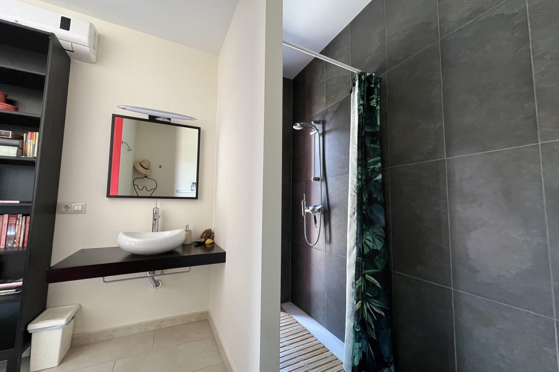 Reventa - Villa -
La Parroquia