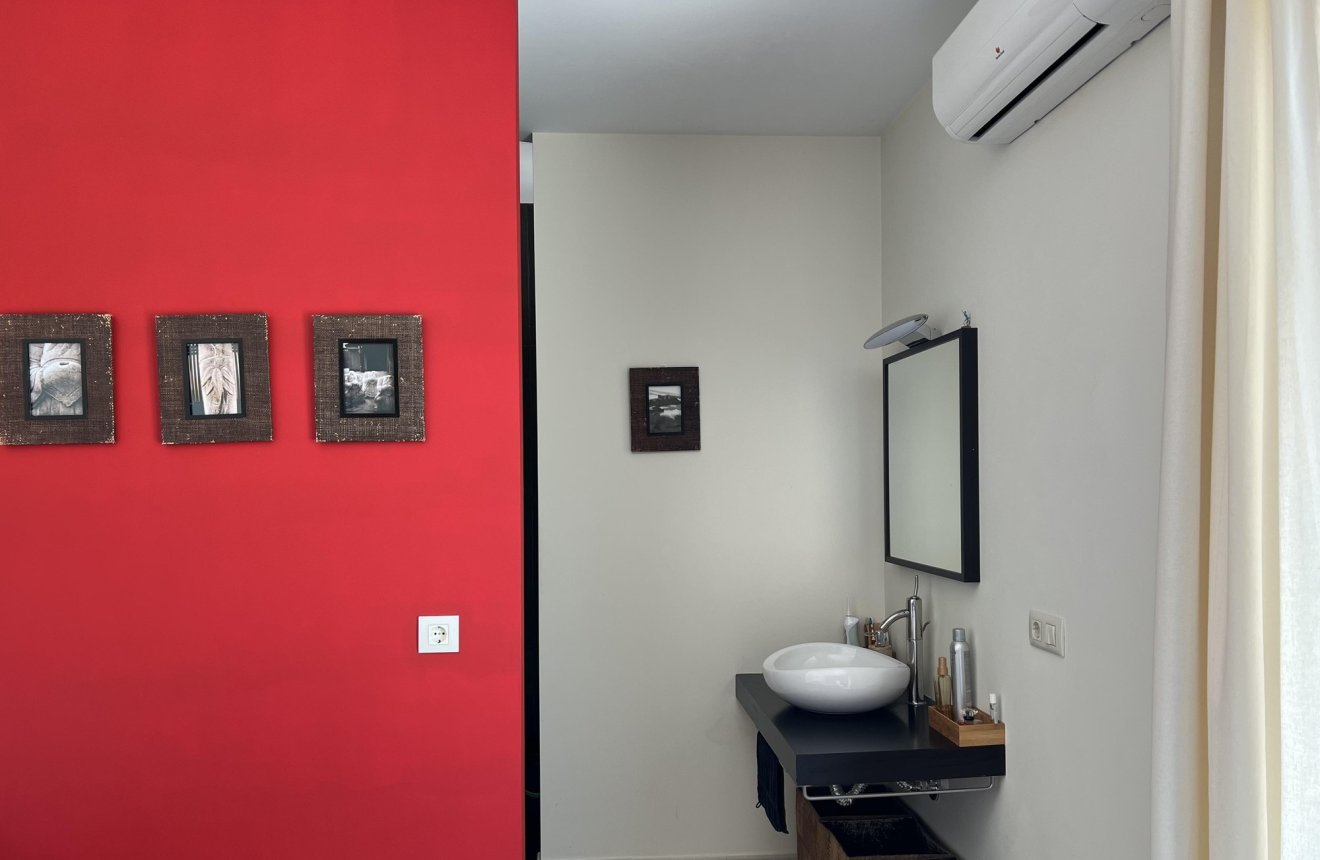 Reventa - Villa -
La Parroquia