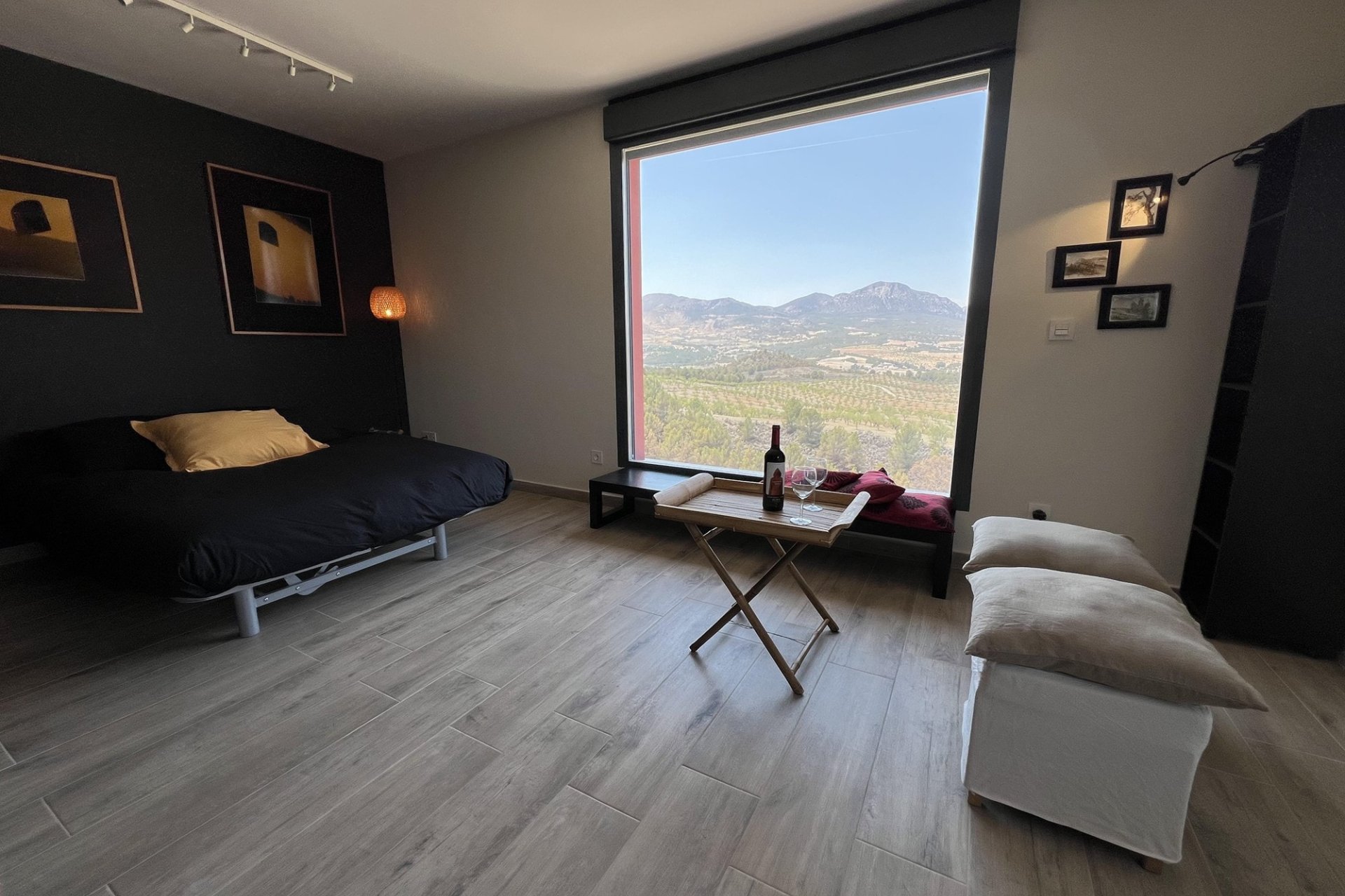 Reventa - Villa -
La Parroquia