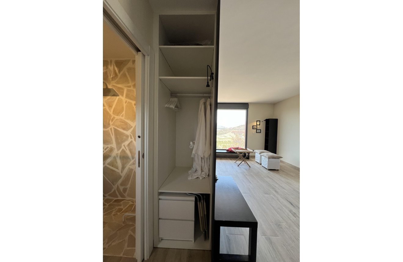 Reventa - Villa -
La Parroquia