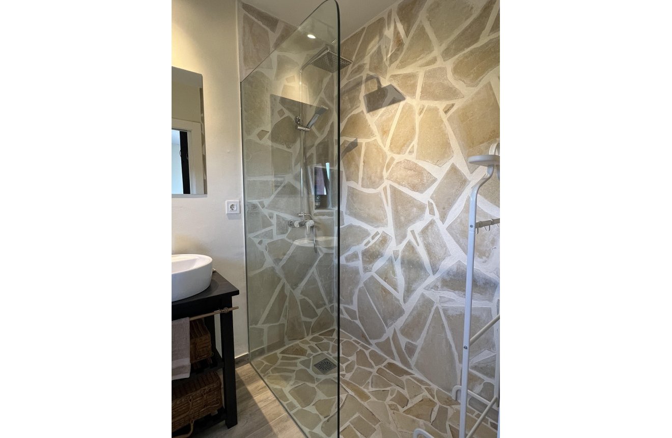 Reventa - Villa -
La Parroquia