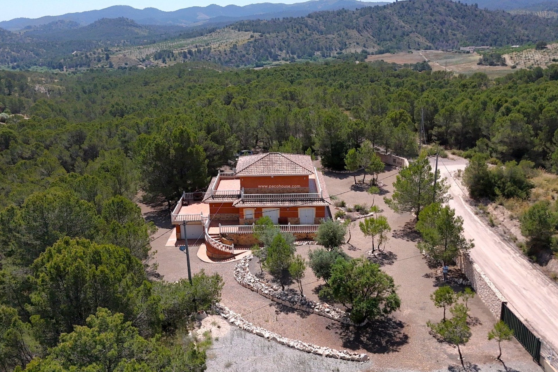 Reventa - Villa -
La Parroquia