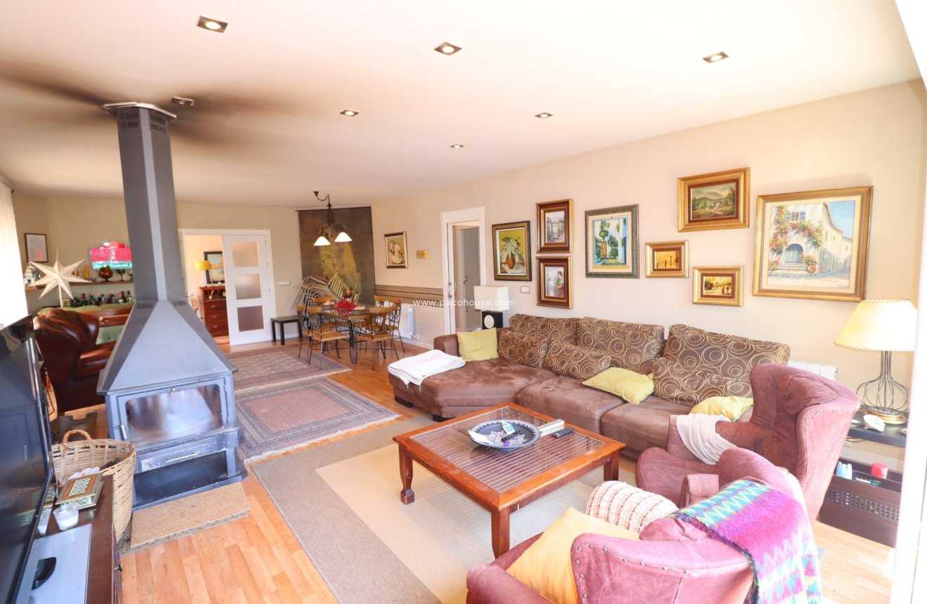 Reventa - Villa -
La Parroquia