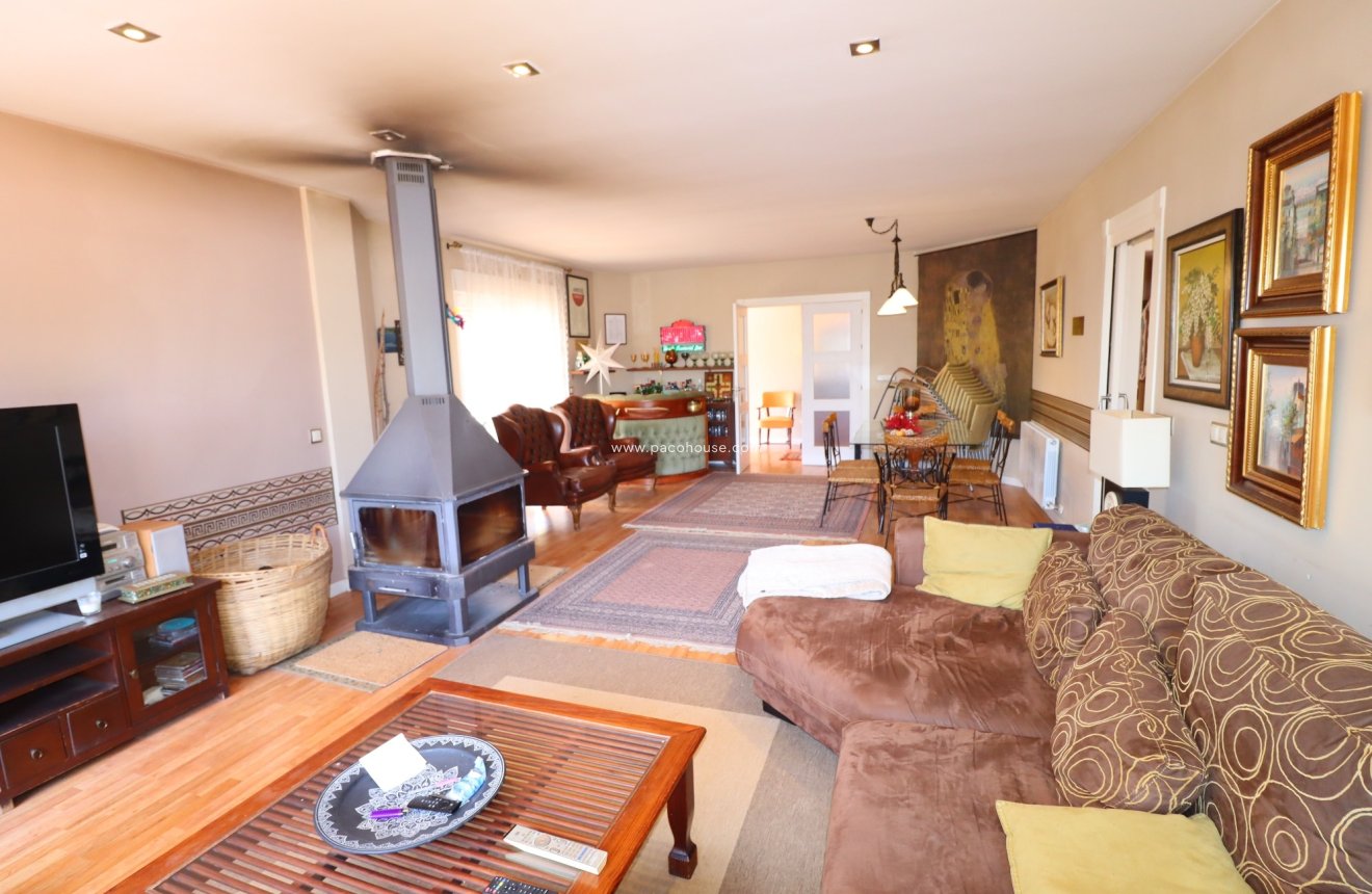 Reventa - Villa -
La Parroquia