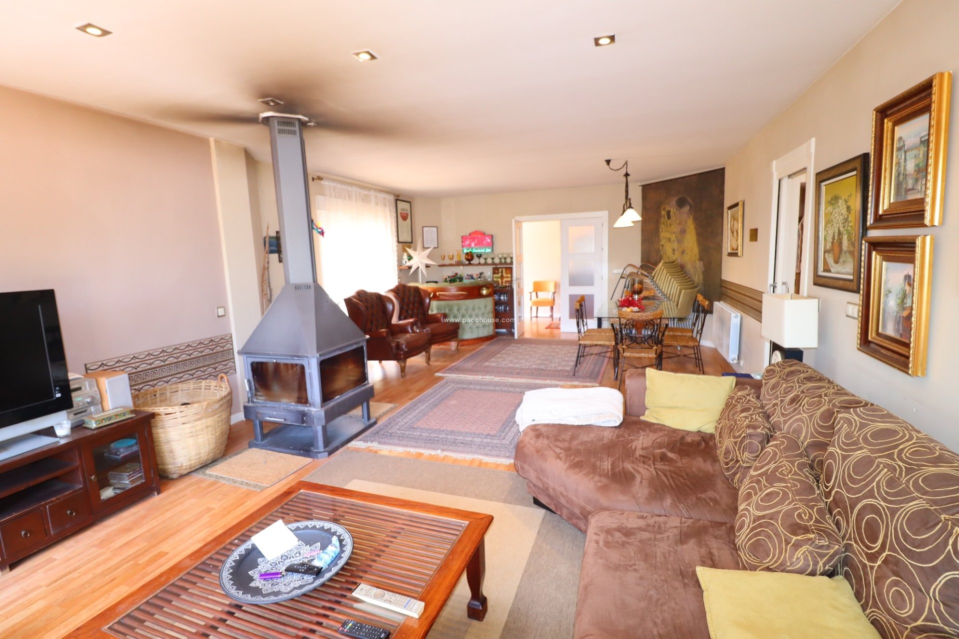 Reventa - Villa -
La Parroquia