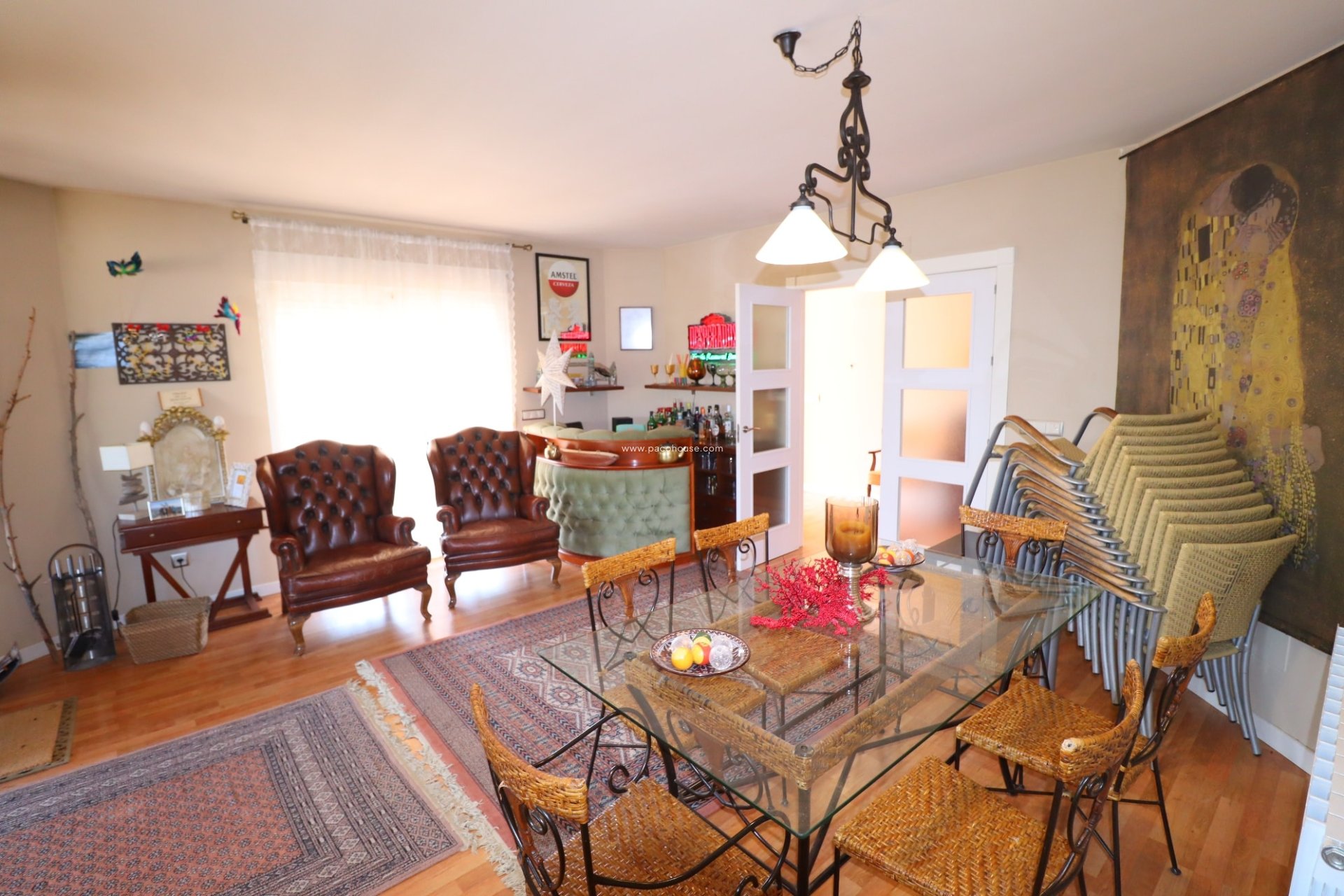 Reventa - Villa -
La Parroquia