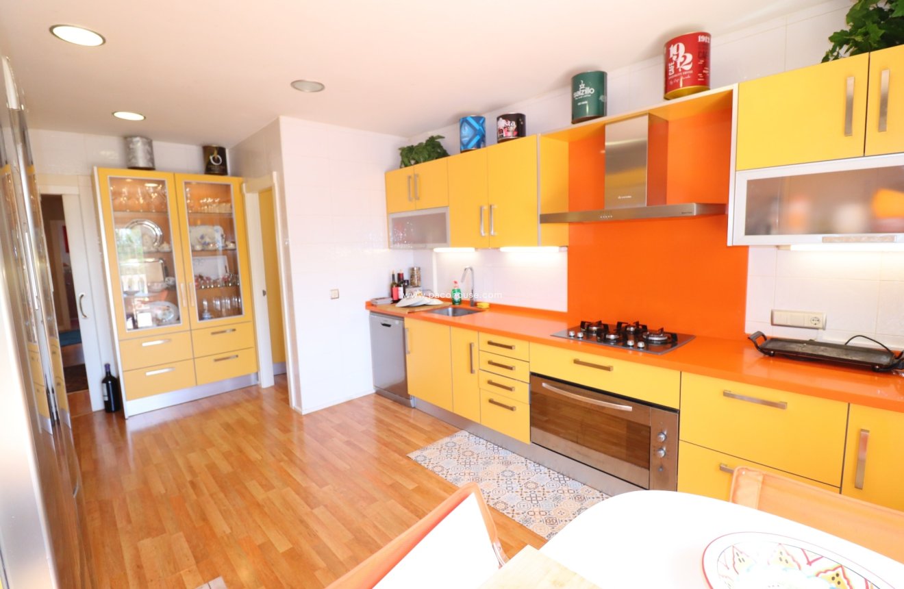 Reventa - Villa -
La Parroquia