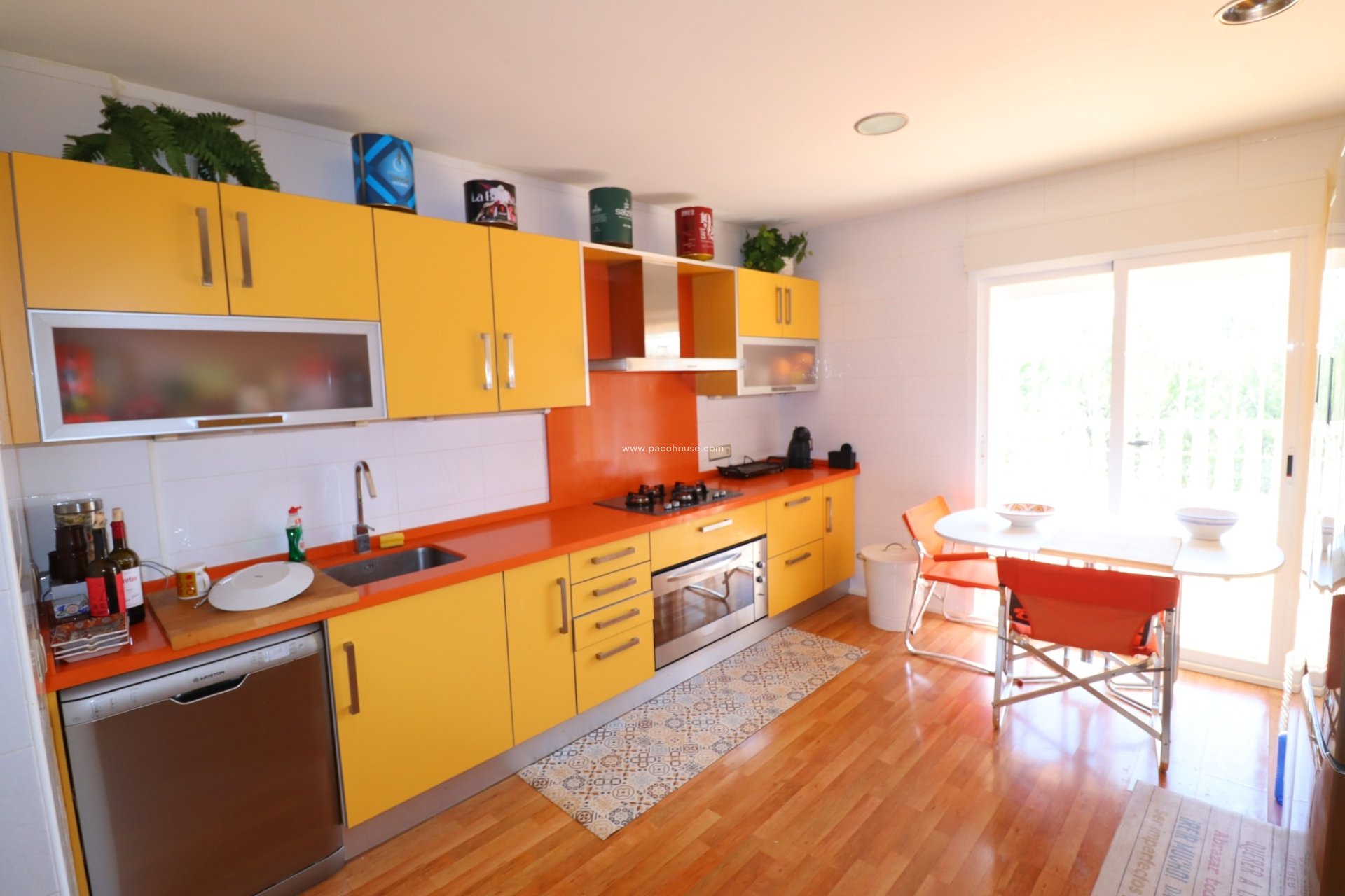 Reventa - Villa -
La Parroquia