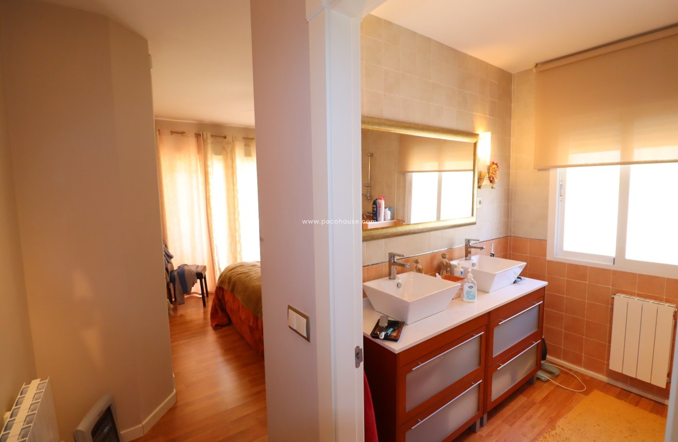 Reventa - Villa -
La Parroquia