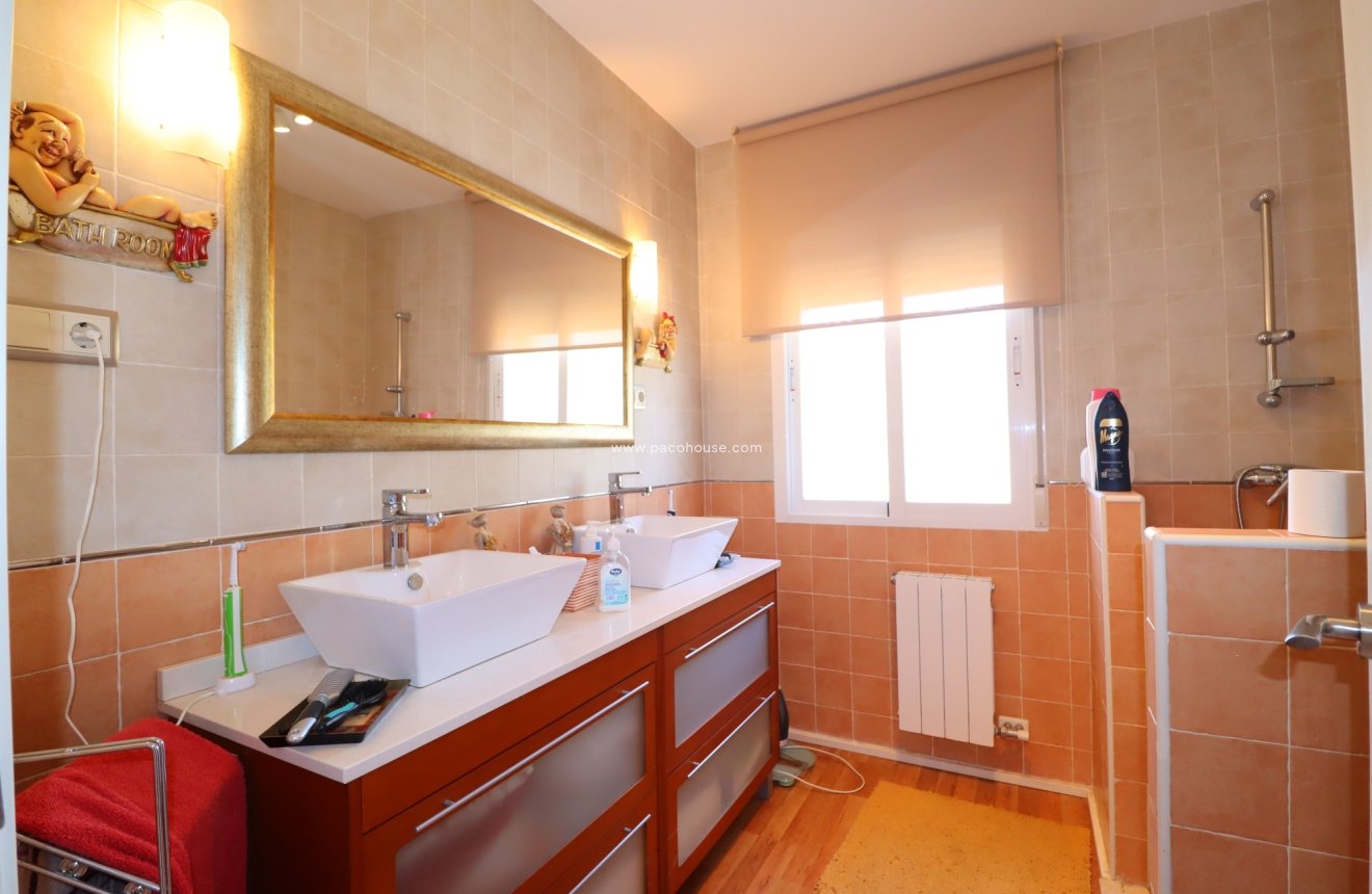 Reventa - Villa -
La Parroquia