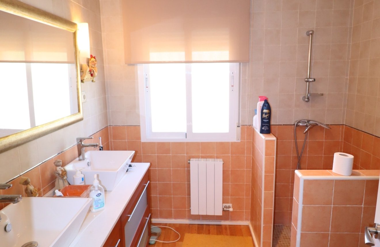 Reventa - Villa -
La Parroquia