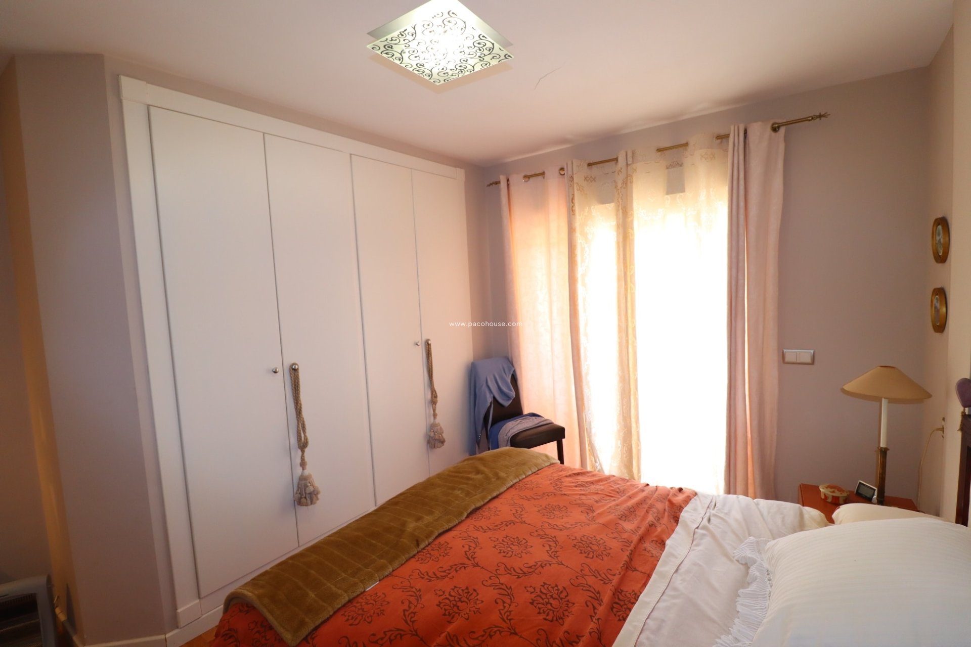 Reventa - Villa -
La Parroquia