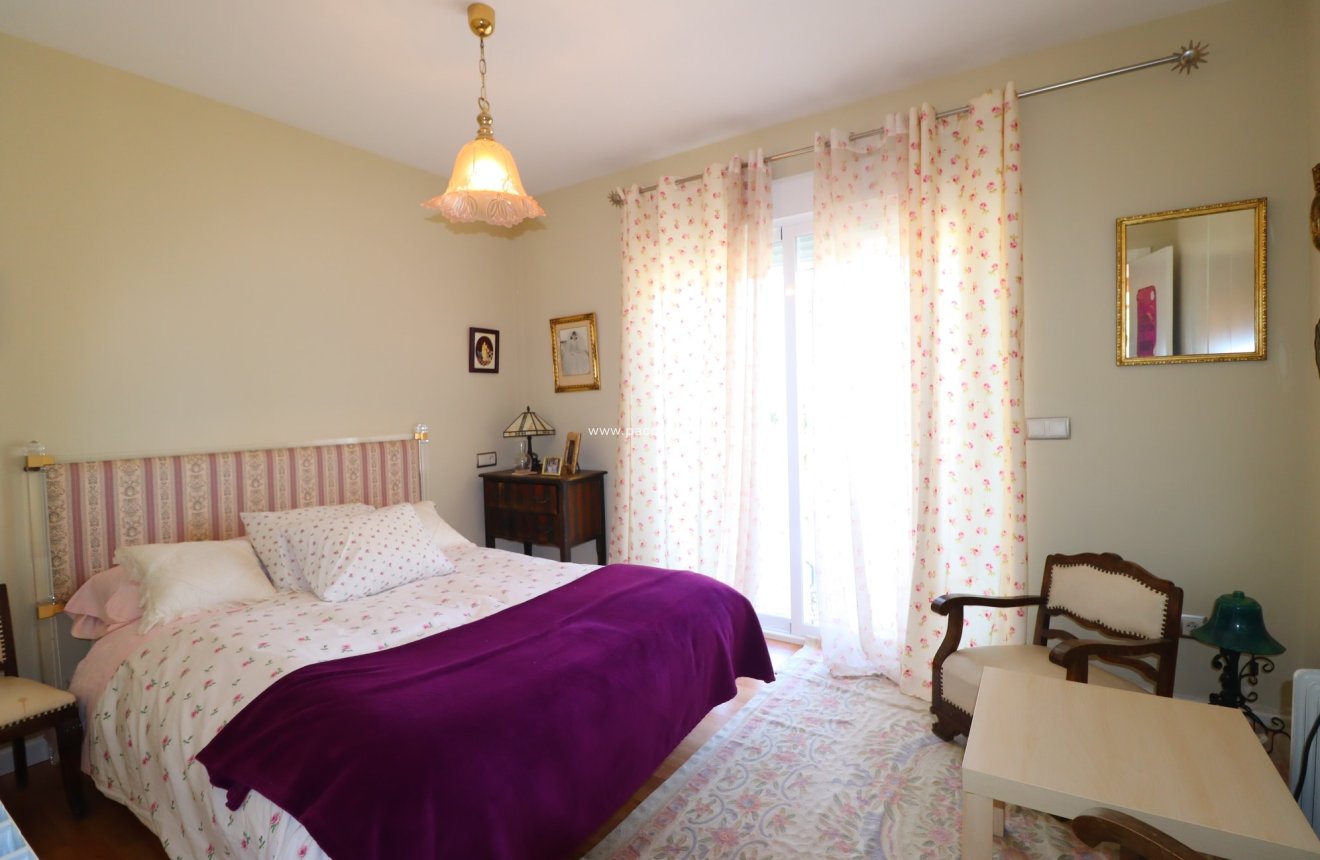 Reventa - Villa -
La Parroquia