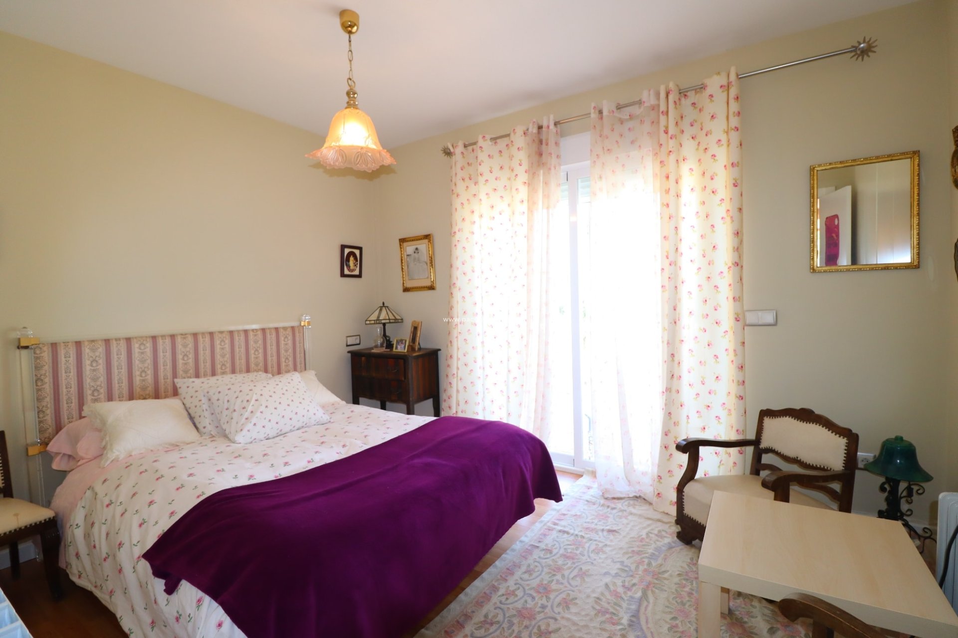 Reventa - Villa -
La Parroquia