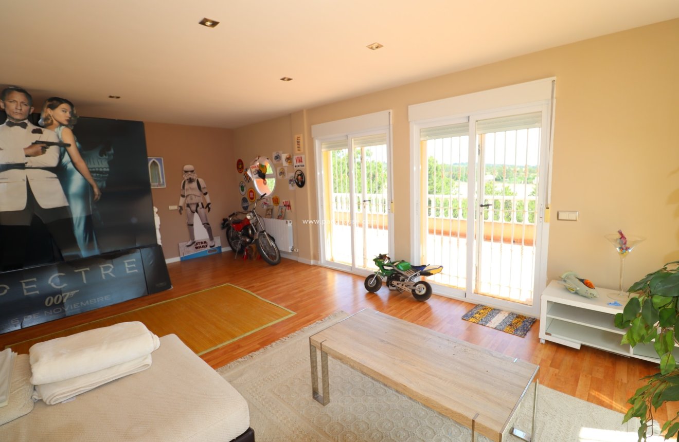 Reventa - Villa -
La Parroquia