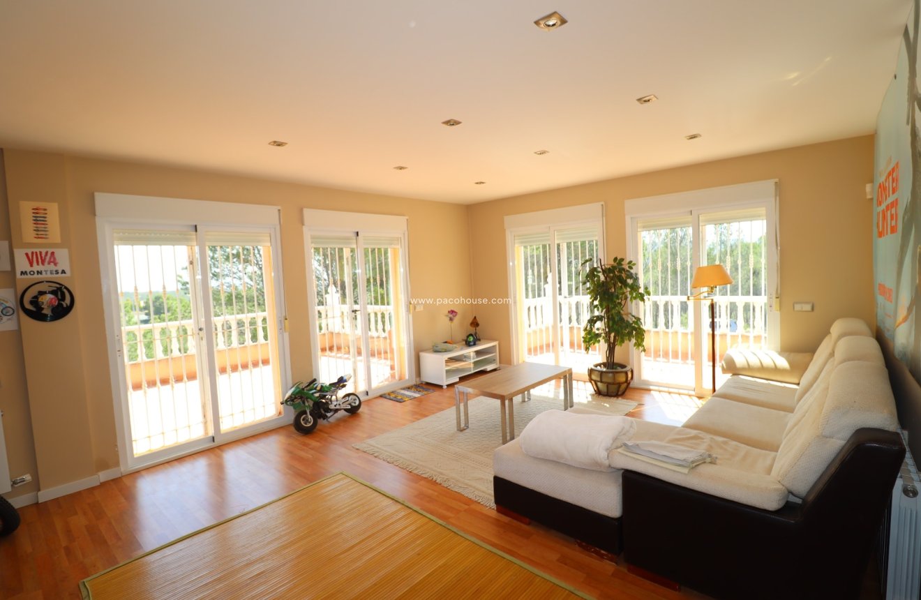 Reventa - Villa -
La Parroquia