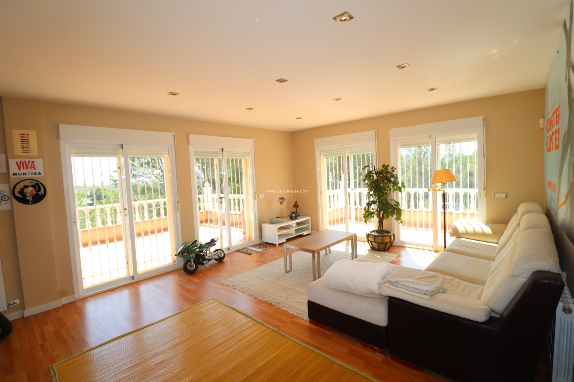 Reventa - Villa -
La Parroquia