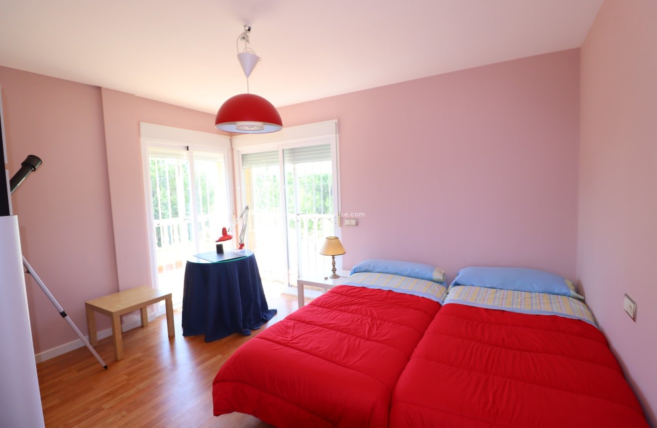 Reventa - Villa -
La Parroquia