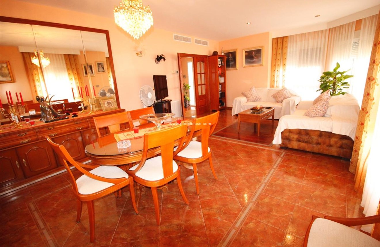 Reventa - Villa -
Purias