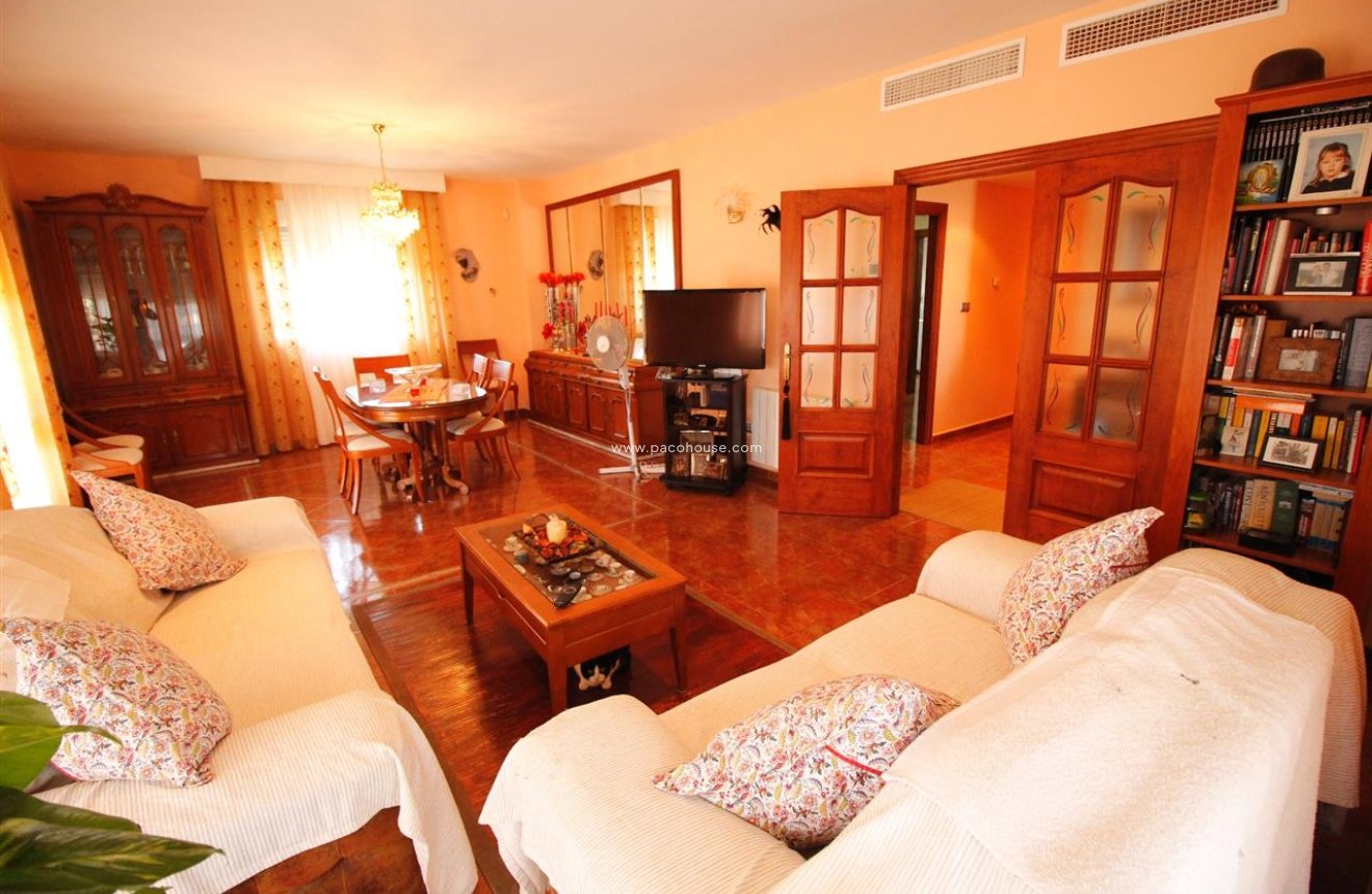 Reventa - Villa -
Purias